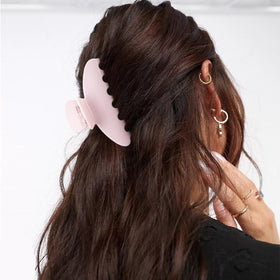 MAORULU clip in use holding high ponytail for all-day comfort
