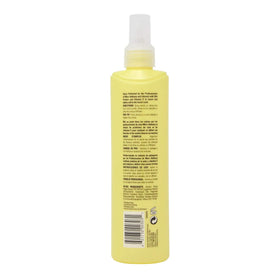 Marc Anthony spray on curly hair texture demonstrating defined, frizz-free curls