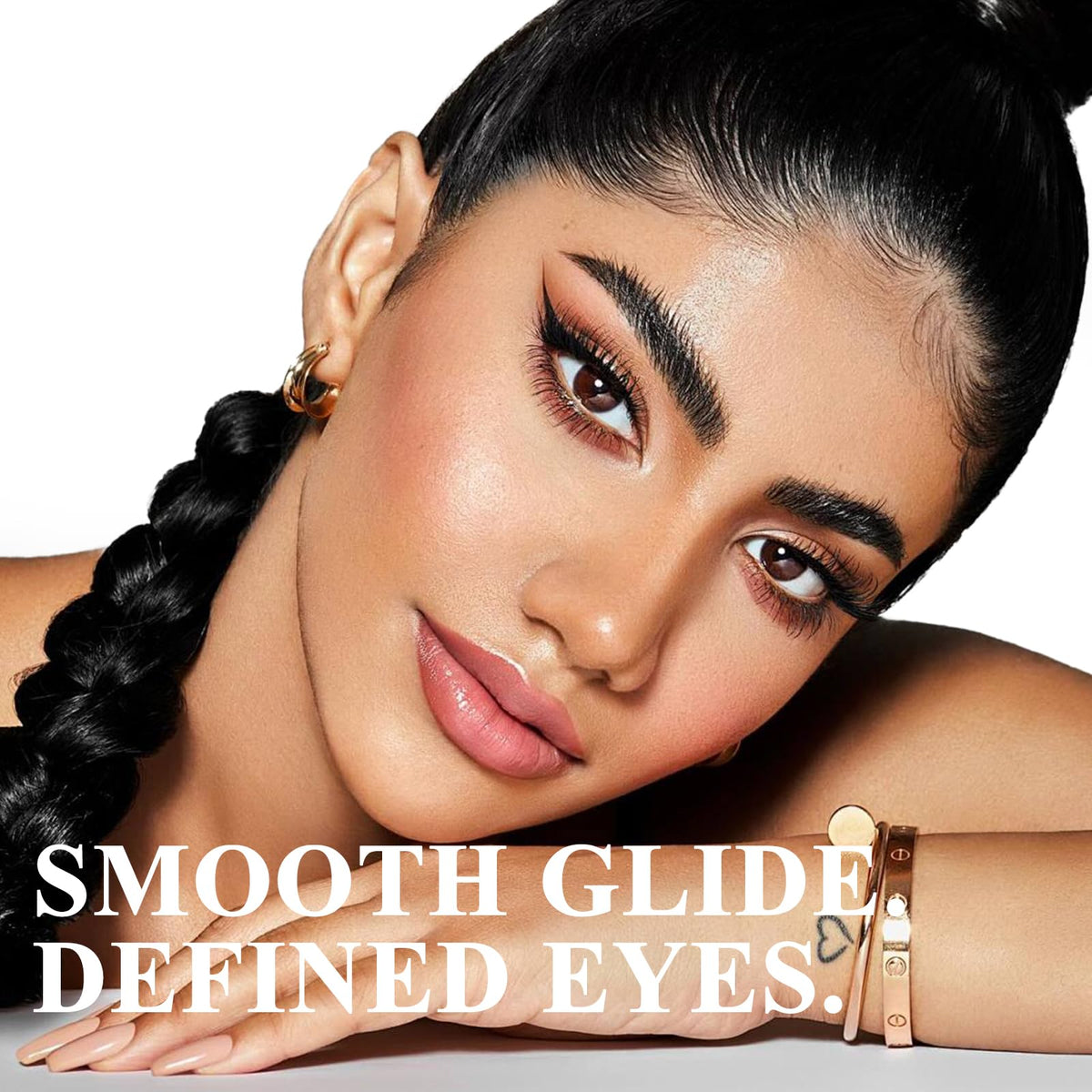MARIA AYORA lifestyle shot with pens in a makeup bag, ideal for on-the-go touch-ups