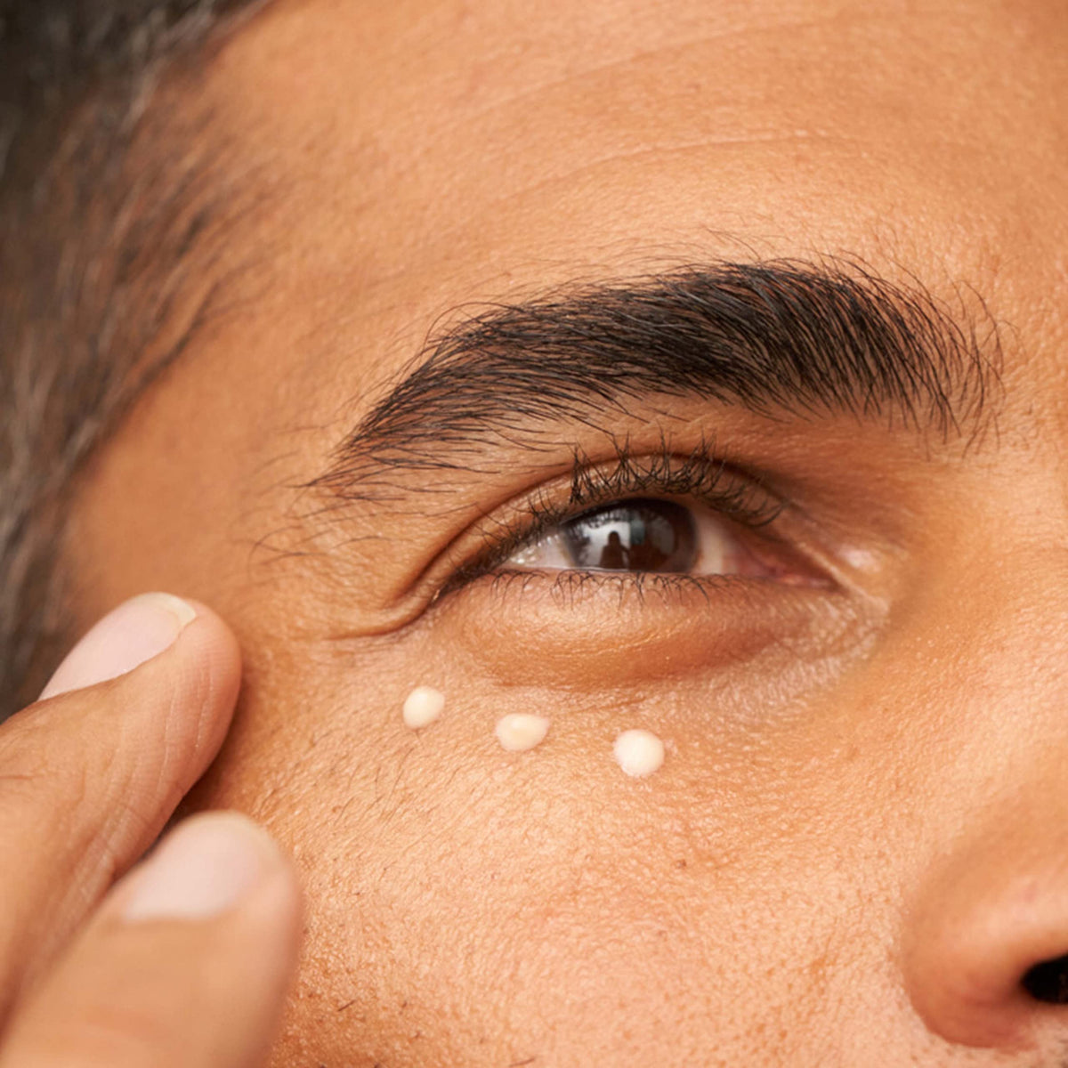 Mario Badescu highlighted caffeine and squalane ingredients for de-puffing