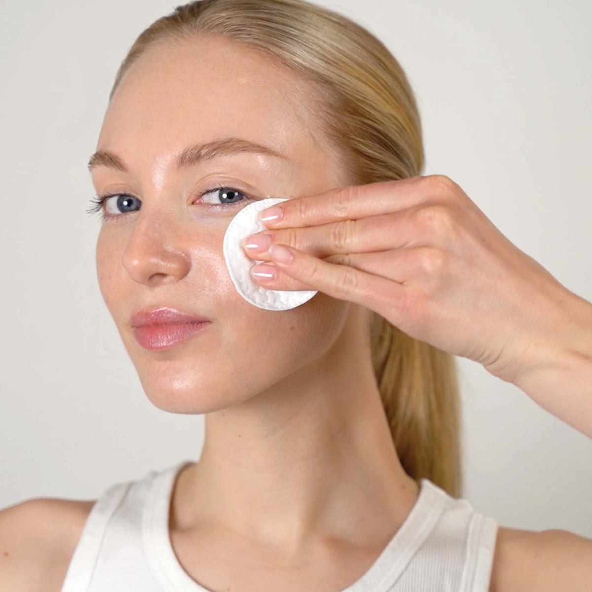 Mario Badescu close-up of ingredients label highlighting glycolic and papaya