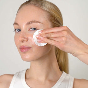 Mario Badescu close-up of ingredients label highlighting glycolic and papaya