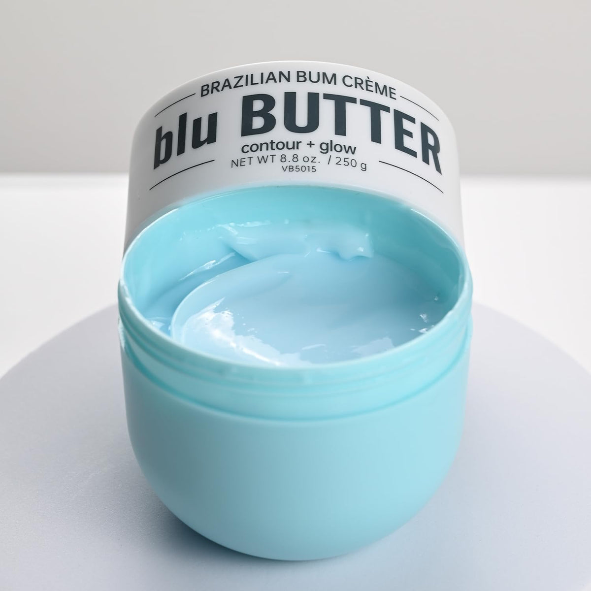 Martinni close-up texture of butter cream, shows rich hydration benefit