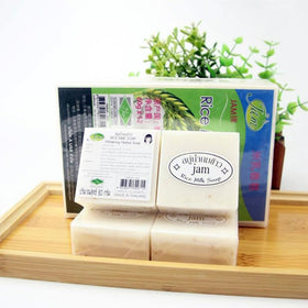 Maruomiki foam lather in hand demonstrating rich cleansing bubbles
