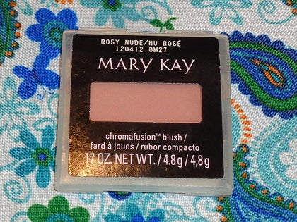 Mary Kay chromafusion blush front compact showing pan and shade for natural cheeks