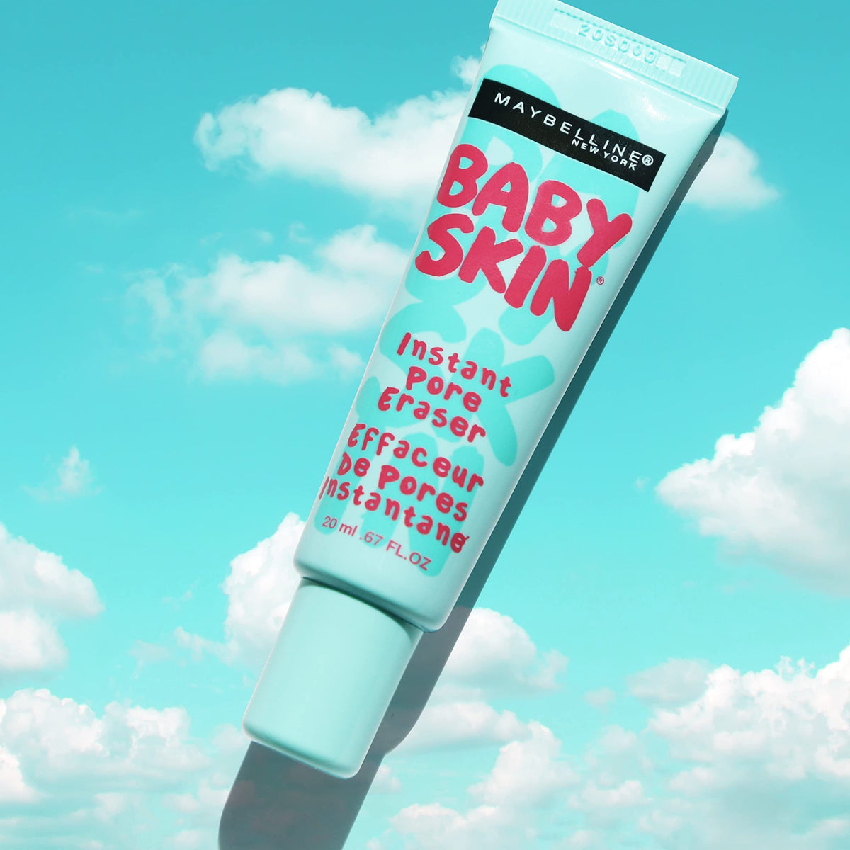 MAYBELLINE close-up of primer texture highlighting smooth, lightweight finish