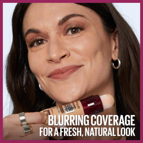 Maybelline ingredient label with goji berry and collagen highlighting hydration benefits