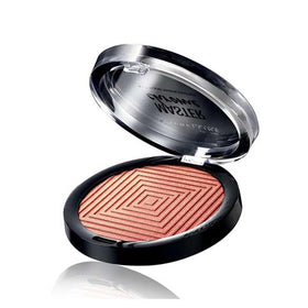 Maybelline master chrome application on cheek demonstrating reflective highlight and contouring lift