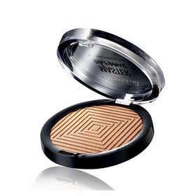 Maybelline Master Chrome close-up on cheekbone showing luminous molten gold highlight and radiant look