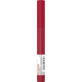 Maybelline crayon applied on lips showing full-coverage matte finish