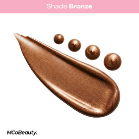 MCoBeauty mixed with moisturizer in palm demonstrating even glow blending
