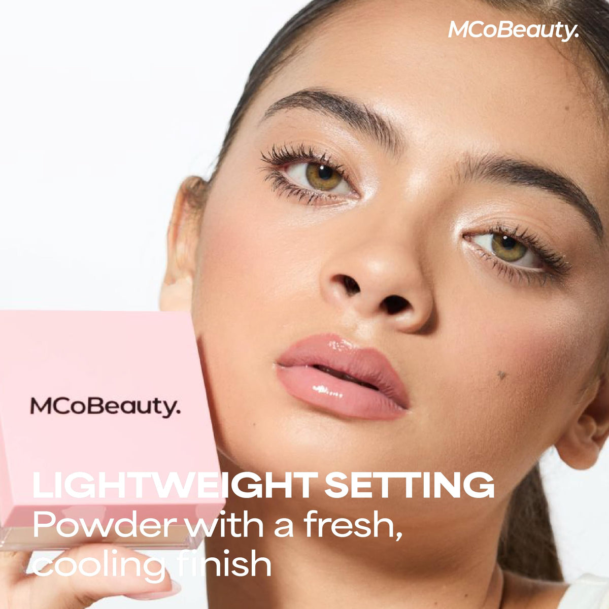 MCoBeauty mesh net close-up revealing controlled powder release and clean use