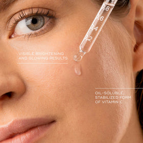 Medik8 C‑Tetra texture closeup showing smooth, fast‑absorbing consistency