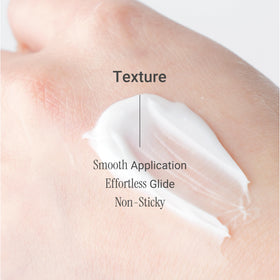 Meebak Cica Cream applied on hand demonstrating smooth spreadability benefit