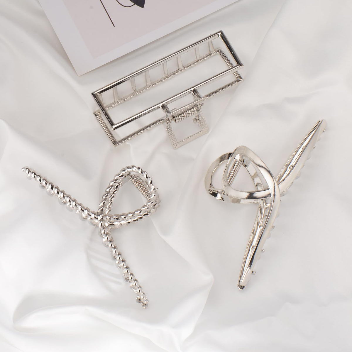 Mehayi clip on dresser with other accessories, ready-to-wear convenience