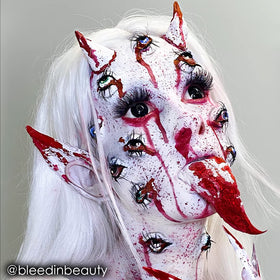 Mehron Paradise white brush stroke demonstrating crisp line control