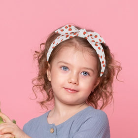 Melbelia worn by child outdoors demonstrating secure non-slip fit