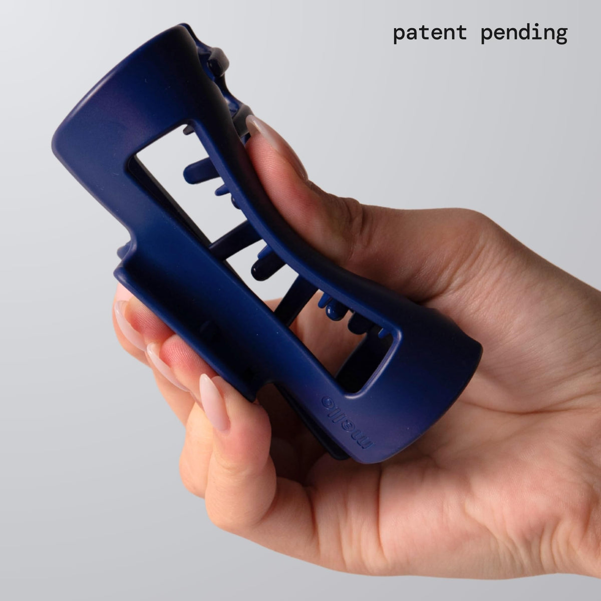 MELLO close-up of inward-curving teeth preventing scalp pressure and pain