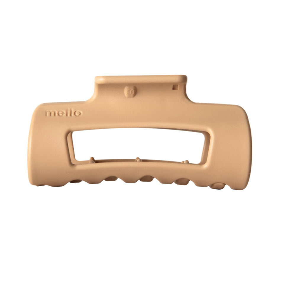 MELLO medium clip front view showing compact silhouette and secure hold