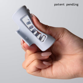 MELLO close-up of inward-curving teeth illustrating scalp-friendly pressure distribution