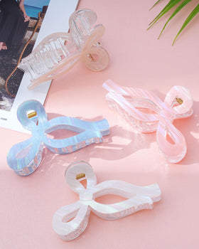 Mesovor bow clip in bathroom mirror scene offering convenience during beauty routines