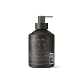 Method vetiver + amber gel close-up texture demonstrating gentle lathering formula benefit