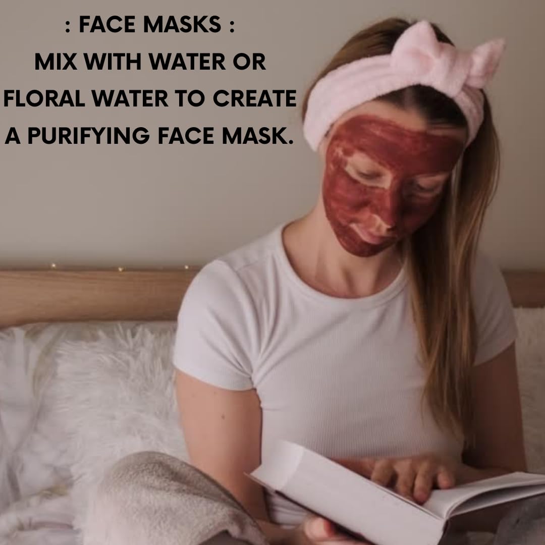 mGanna pouch next to a hand for scale, shows 227 g practical size