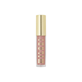Milani applicator applying on lips demonstrating easy glide and coverage benefit