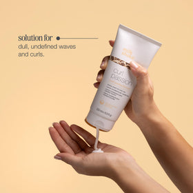 milk_shake cream on hands ready for application, easy spread benefit