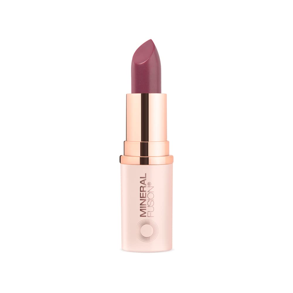 Mineral Fusion close-up of creamy texture showing hydrating finish benefit