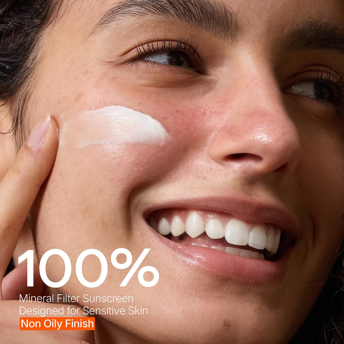 Mistine lightweight lotion texture close-up for quick absorption