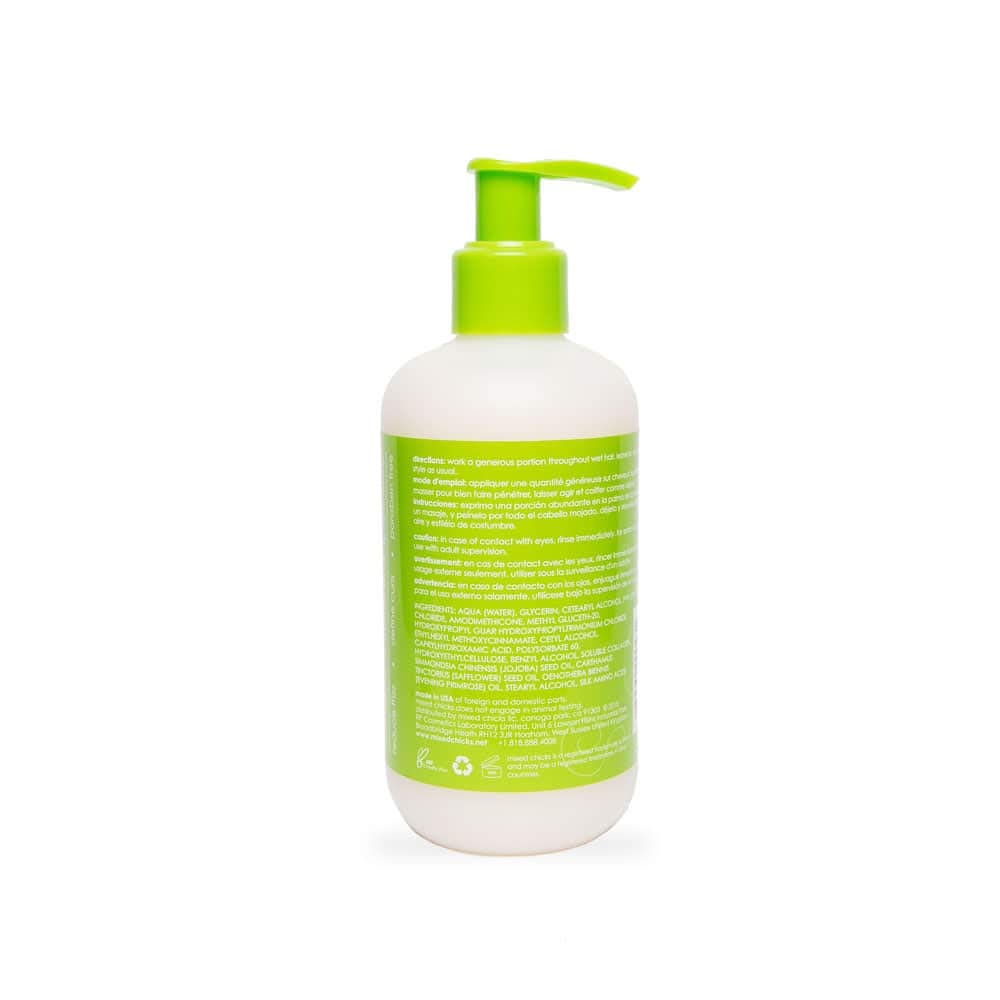 Mixed Chicks close-up of the lightweight pourable texture for easy detangling