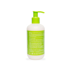 Mixed Chicks close-up of the lightweight pourable texture for easy detangling