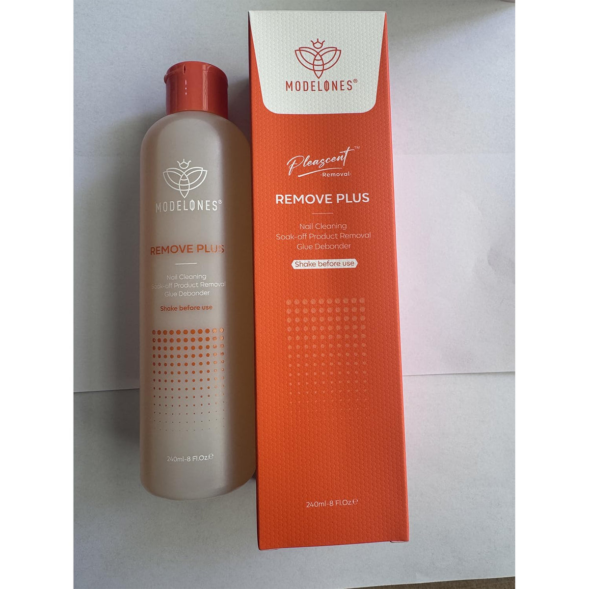 modelones jojoba oil beside bottle illustrating nourishing ingredient and conditioning benefit