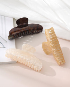 Molans multi-clip styled hair showing layered fashion and reliable hold