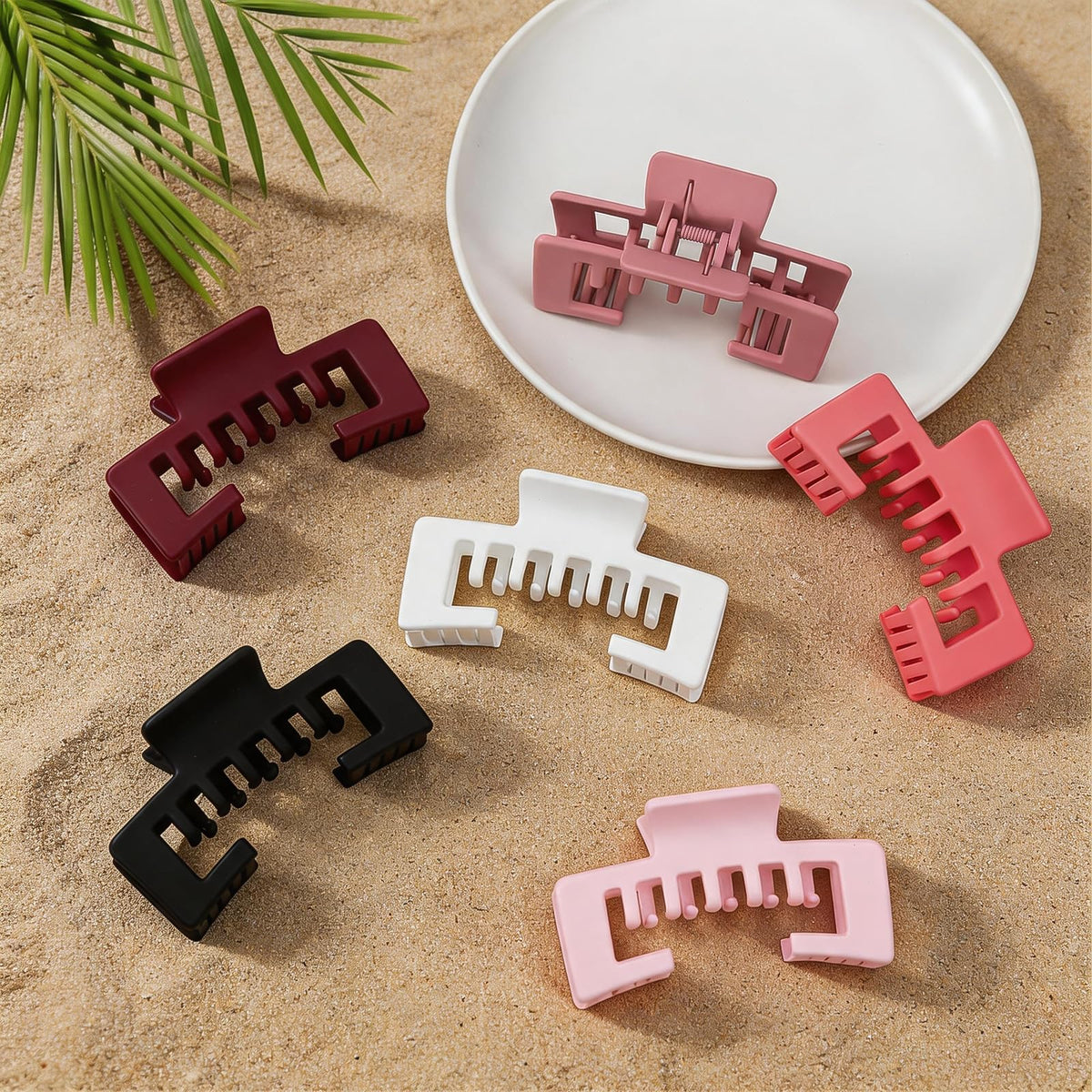 Molizummy clipped to a beach hat in outdoor setting for secure hair styling on the go