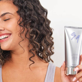 MONAT ingredients label view showing REJUVENIQE S, linseed and chia benefits