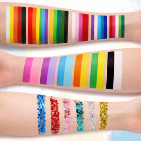 MOOMARTO palette held in hand showing size and travel-friendly scale