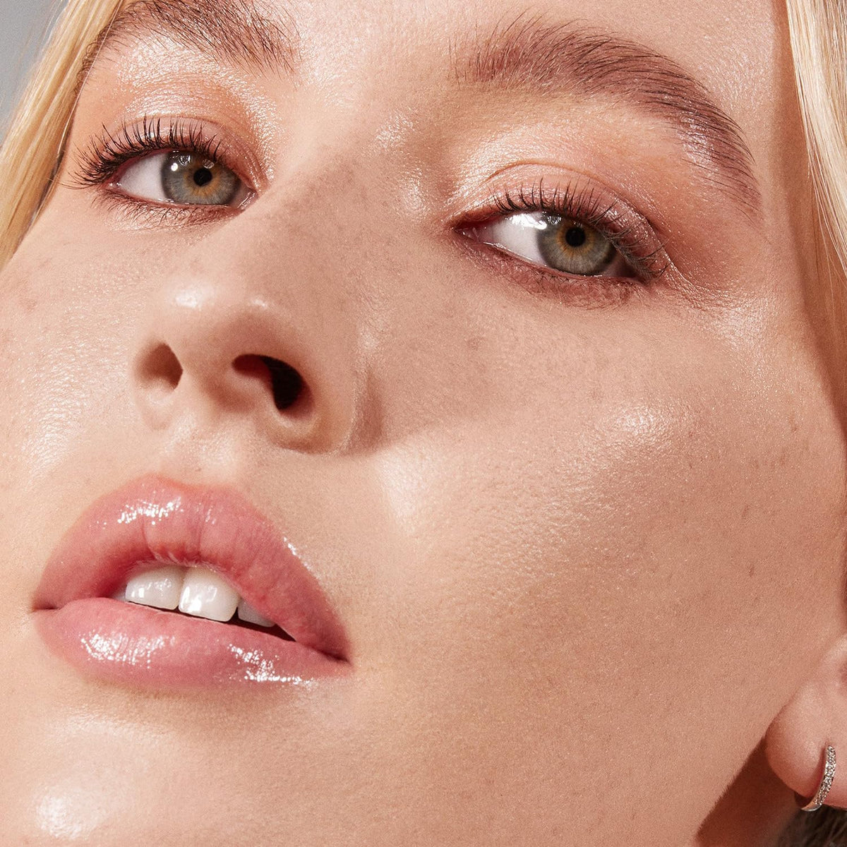 MORPHE Lightform foundation texture close-up highlighting smooth, dewy formula for easy blending