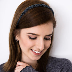 MTLEE single headband styled in hair to show comfort and elegance