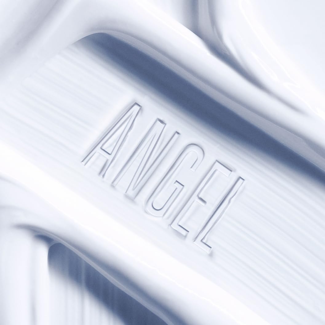 Mugler Angel creamy texture close-up illustrating rich hydration and smoothness