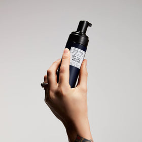Murdock London label close-up highlighting seaweed extract ingredients