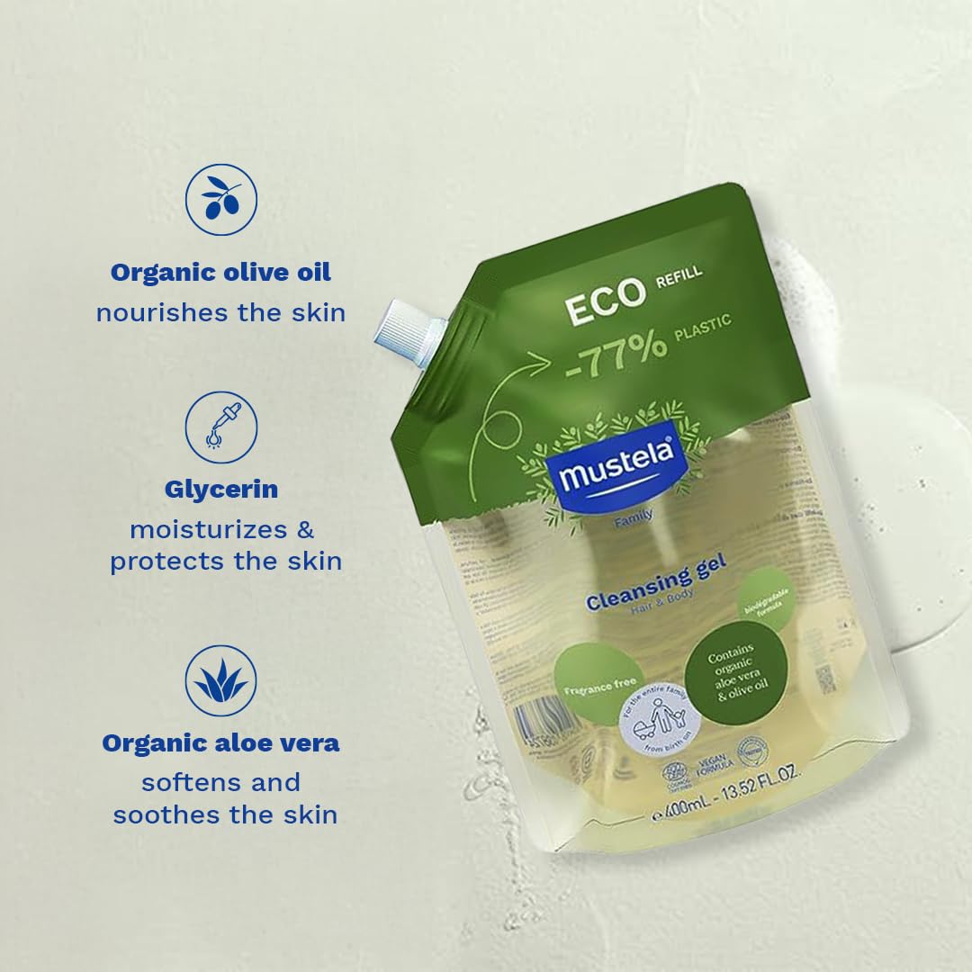Mustela gel lather close-up illustrating mild foam and gentle texture
