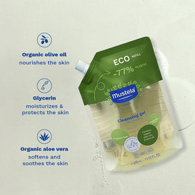 Mustela gel lather close-up illustrating mild foam and gentle texture