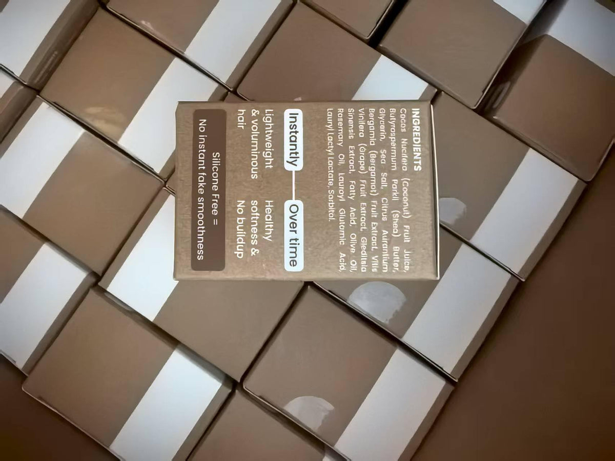 Muun ingredient label listing coconut, shea butter and almond oil benefits