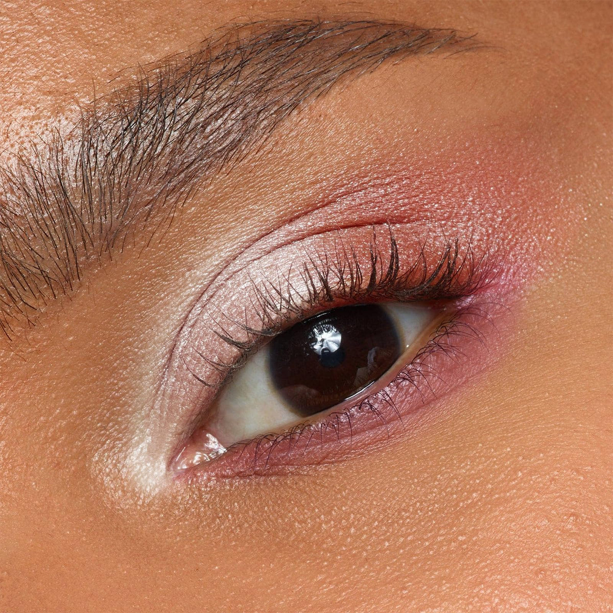 MYSTER ROSEY eyeshadow applied on eyelid demonstrating shimmer impact