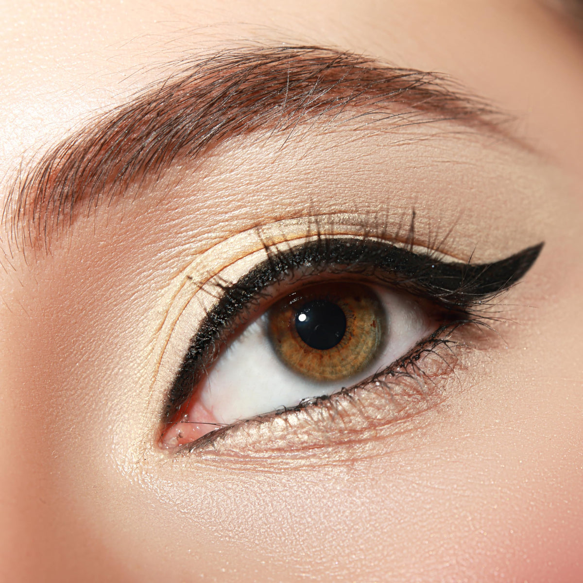 Nabi eyeliner applied to model eye illustrating long‑lasting waterproof wear