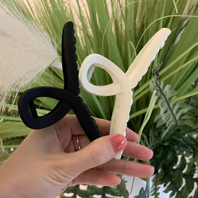 Nalodu matte color display of five clips offering styling coordination benefit