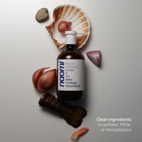 Naomi label ingredients close-up highlighting enzyme and botanical ingredient benefits