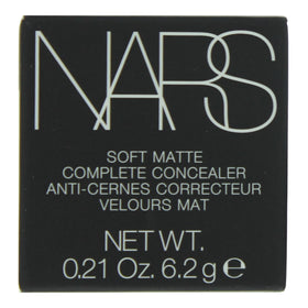 NARS concealer Chantilly cream texture close-up demonstrating blendable coverage